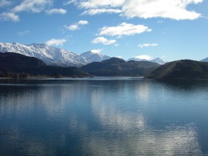 Lake Wanaka sheltered by the Southern Alps